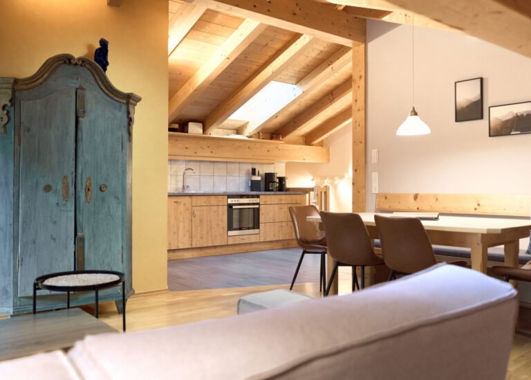 Wohnzimmer mit Essbereich